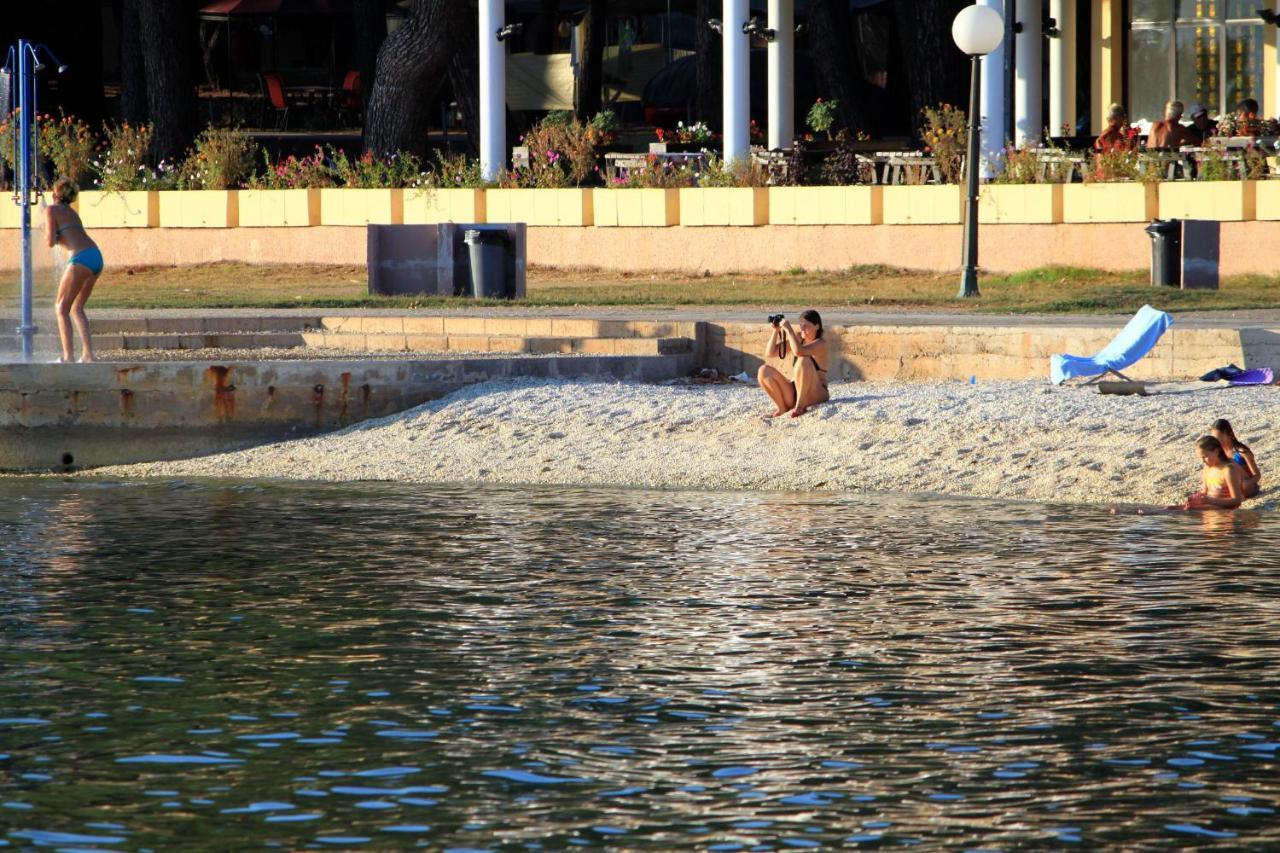 Family Friendly Apartments With A Swimming Pool Valbandon, Fazana - 2201 Štinjan Eksteriør billede