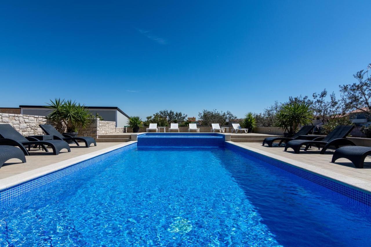 Family Friendly Apartments With A Swimming Pool Valbandon, Fazana - 2201 Štinjan Eksteriør billede