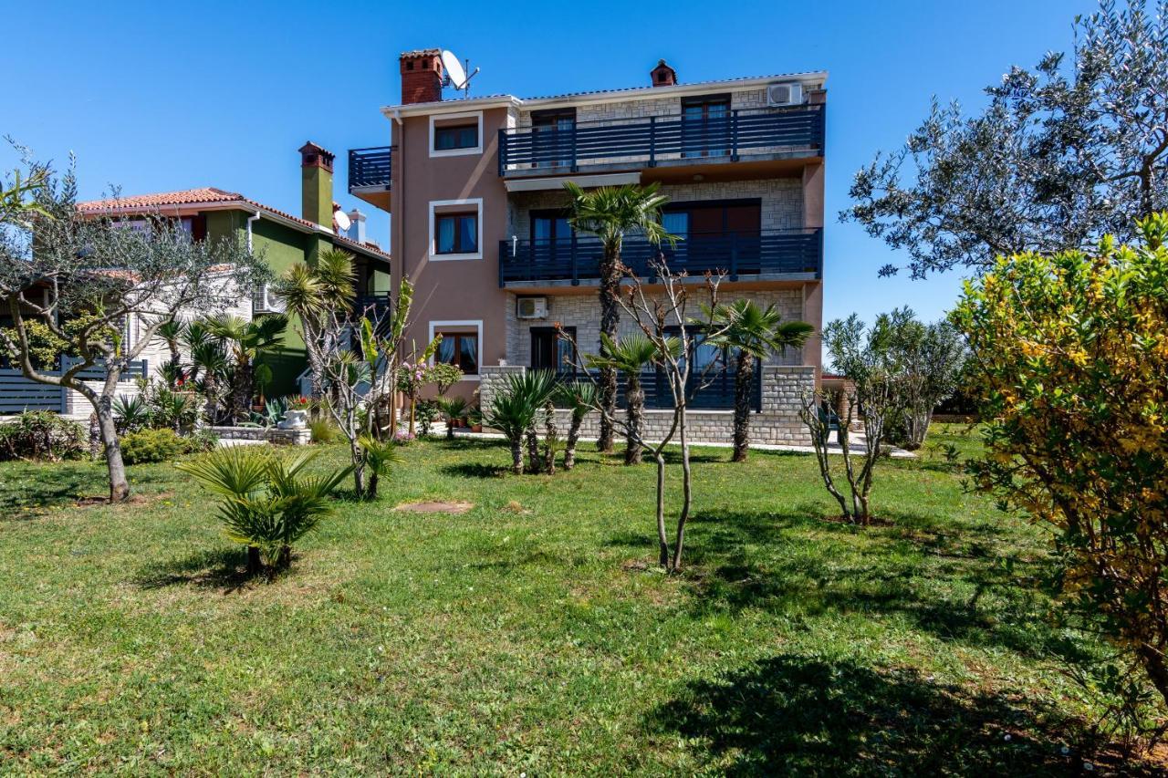 Family Friendly Apartments With A Swimming Pool Valbandon, Fazana - 2201 Štinjan Eksteriør billede