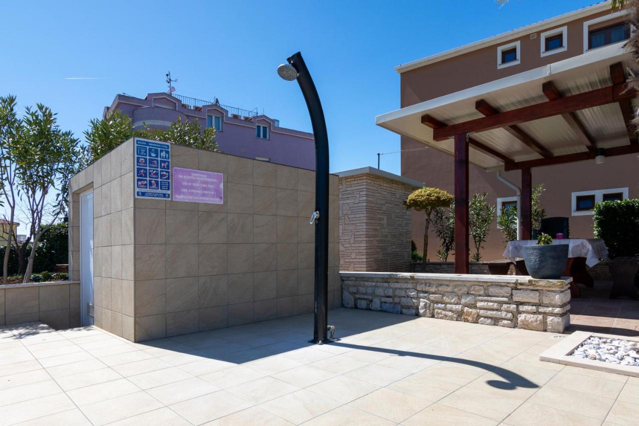 Family Friendly Apartments With A Swimming Pool Valbandon, Fazana - 2201 Štinjan Eksteriør billede