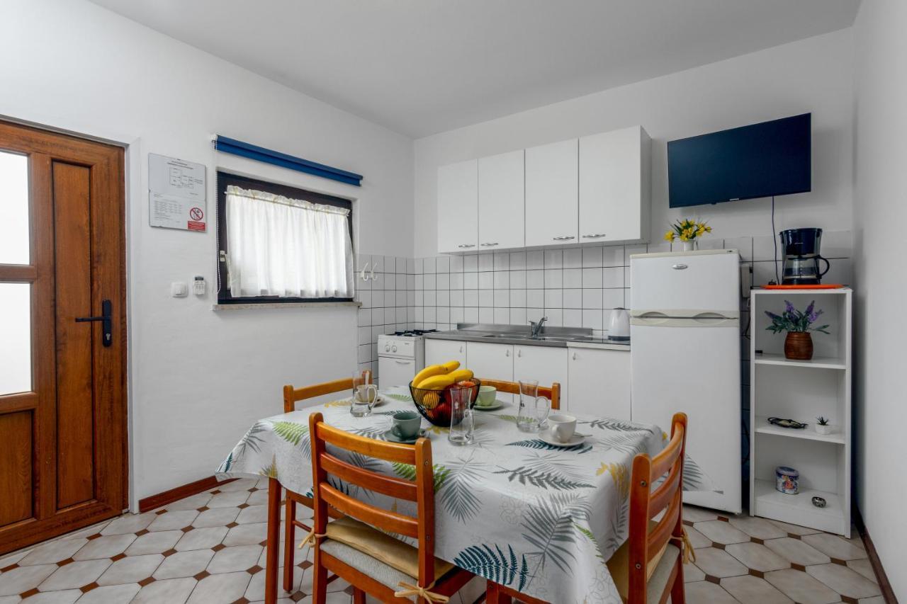 Family Friendly Apartments With A Swimming Pool Valbandon, Fazana - 2201 Štinjan Eksteriør billede