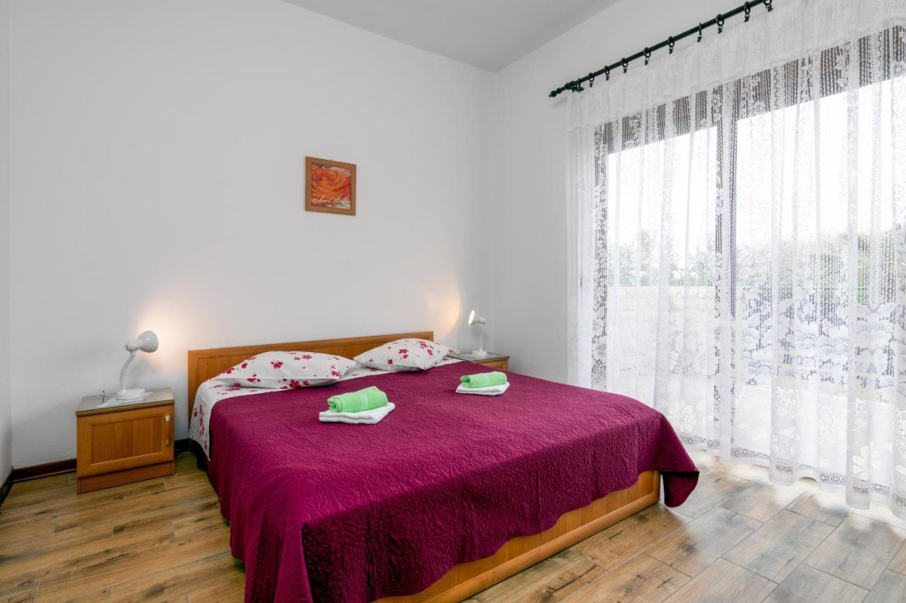 Family Friendly Apartments With A Swimming Pool Valbandon, Fazana - 2201 Štinjan Eksteriør billede