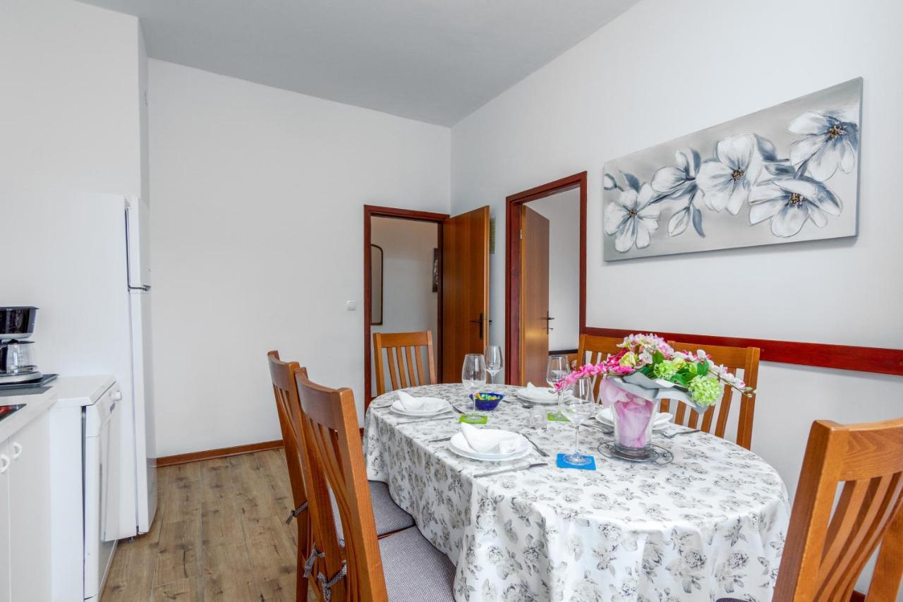 Family Friendly Apartments With A Swimming Pool Valbandon, Fazana - 2201 Štinjan Eksteriør billede
