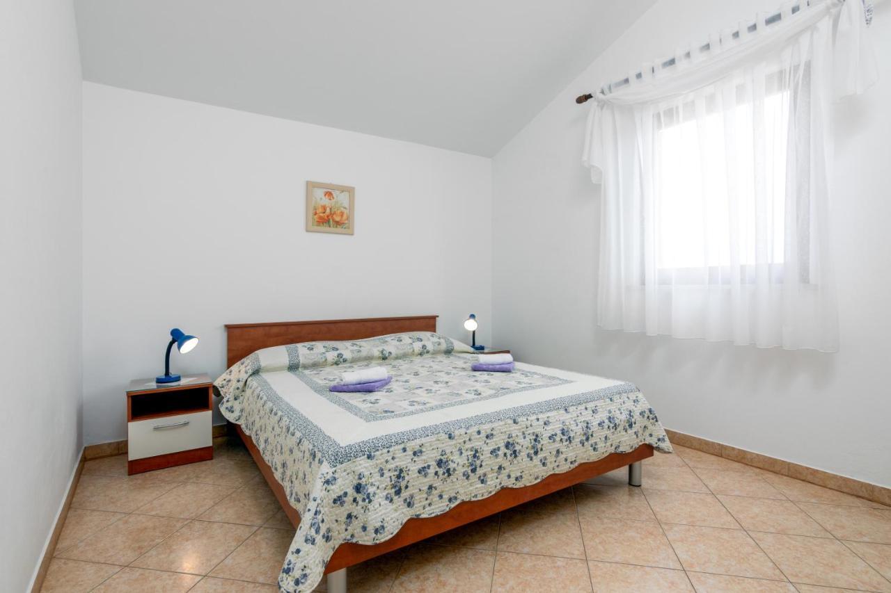 Family Friendly Apartments With A Swimming Pool Valbandon, Fazana - 2201 Štinjan Eksteriør billede