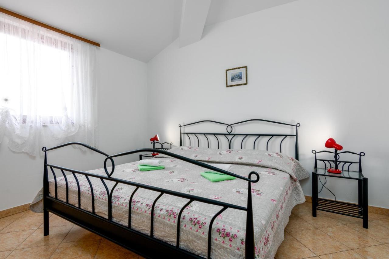 Family Friendly Apartments With A Swimming Pool Valbandon, Fazana - 2201 Štinjan Eksteriør billede