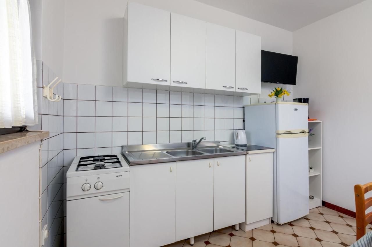 Family Friendly Apartments With A Swimming Pool Valbandon, Fazana - 2201 Štinjan Eksteriør billede