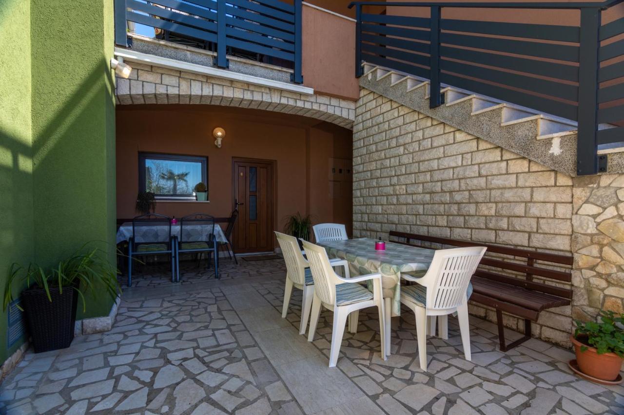 Family Friendly Apartments With A Swimming Pool Valbandon, Fazana - 2201 Štinjan Eksteriør billede