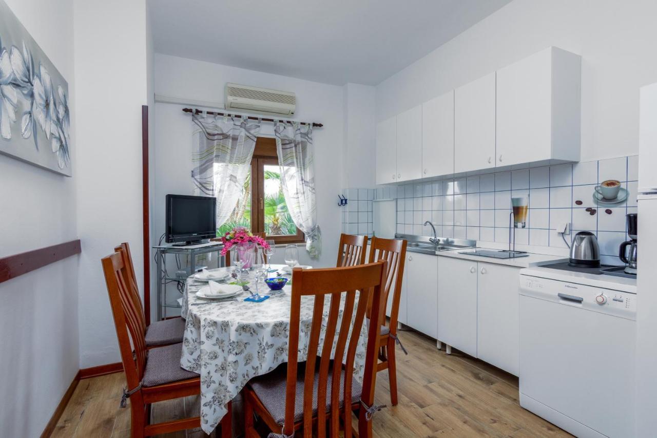 Family Friendly Apartments With A Swimming Pool Valbandon, Fazana - 2201 Štinjan Eksteriør billede