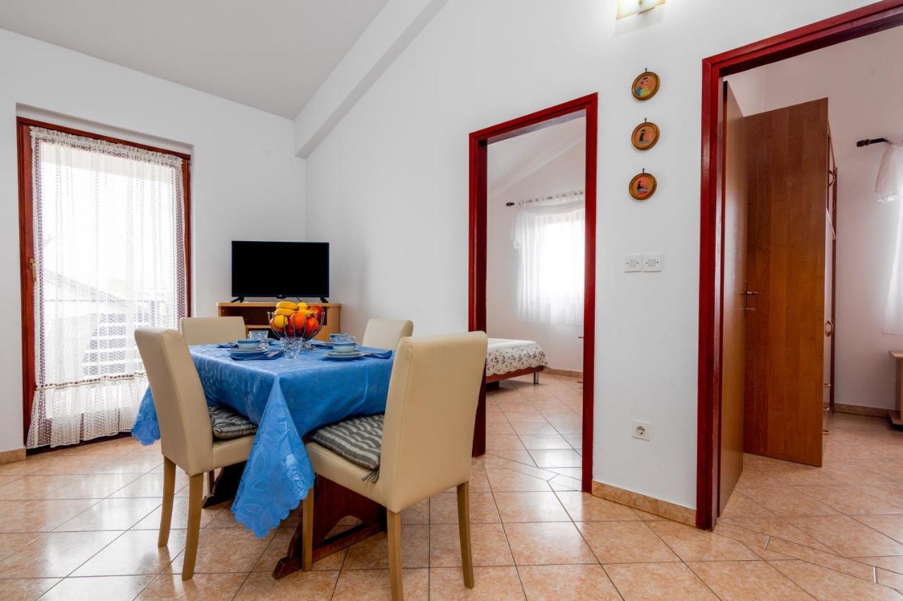 Family Friendly Apartments With A Swimming Pool Valbandon, Fazana - 2201 Štinjan Eksteriør billede