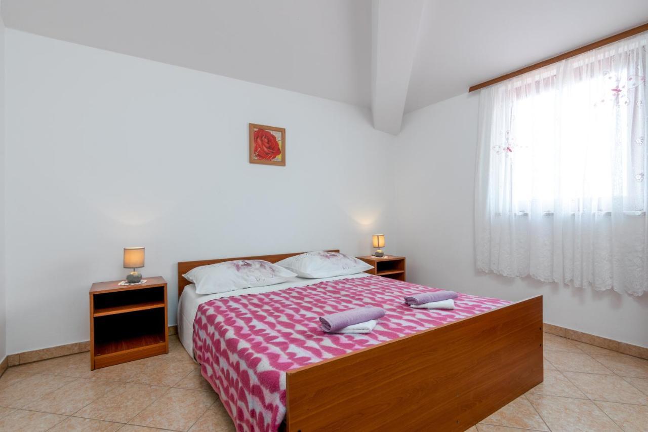 Family Friendly Apartments With A Swimming Pool Valbandon, Fazana - 2201 Štinjan Eksteriør billede