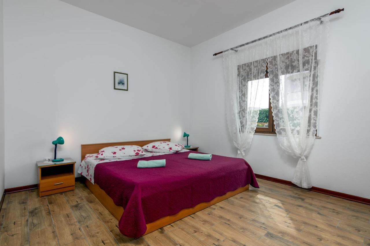 Family Friendly Apartments With A Swimming Pool Valbandon, Fazana - 2201 Štinjan Eksteriør billede